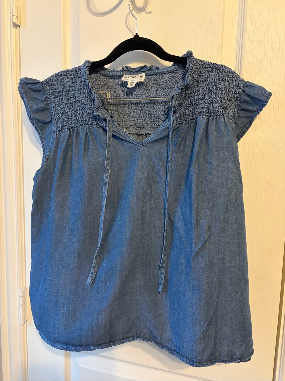 Banana Republic Blue Denim-Style Smocked Tie-Neck Cap Sleeve Blouse